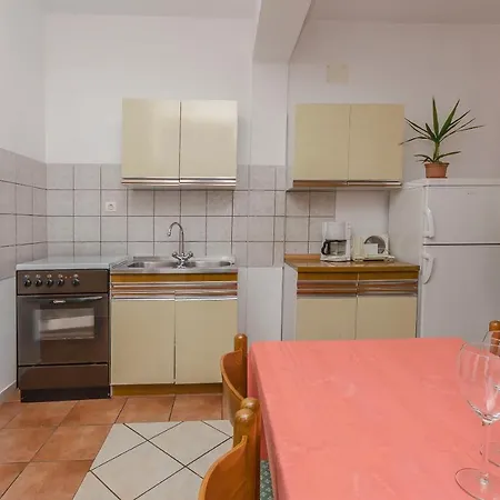 Estella Apartment Srima